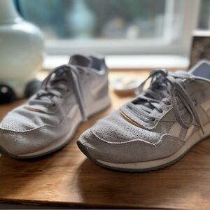 Reebok Women’s Classic Suede Harman running/walker